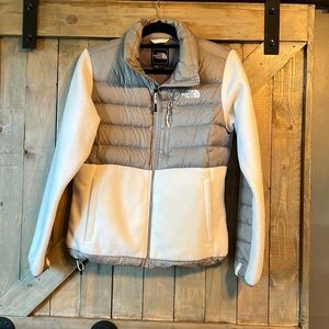 Women’s size medium North face jacket.